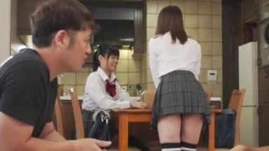 yang tampak polos memamerkan bokong montoknya dari dekat | kingbokep